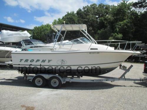 Bayliner Trophy 2302 recensioni e scheda tecnica